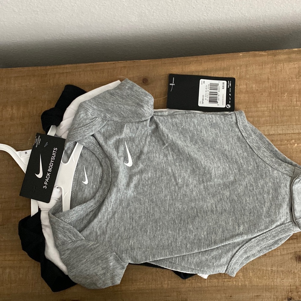 Nike 3 pack onesies size 3M